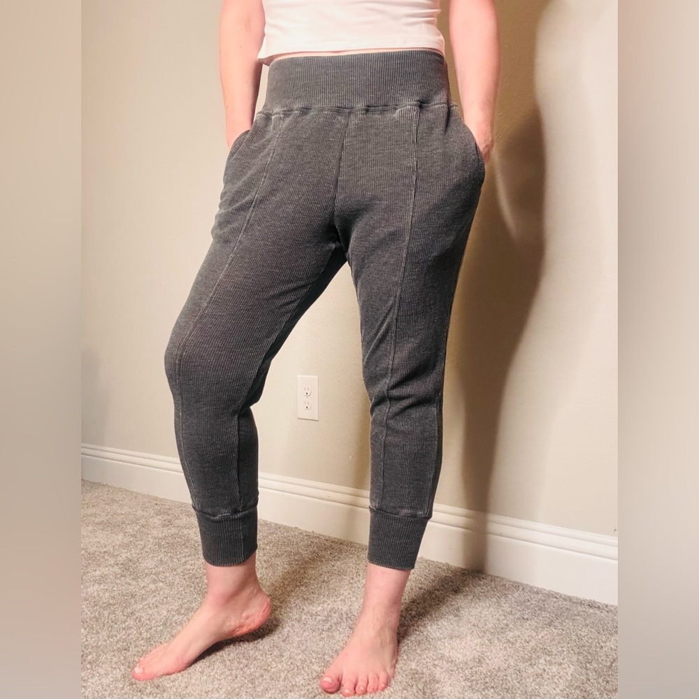 Mono B Waffle Knit Cropped Lounge Joggers Mineral Wash Like New